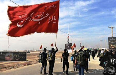 زائران از حرارت عشق حسین در جاده‌های گداخته خوزستان آرام نمی‌گیرند