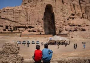 بامیان، تمدن بشری، میراث جهانی، بوداهای بامیان، افغانستان، طالبان، حمایت بین‌المللی، آثار تاریخی، حفاظت فرهنگی، یونسکو، تاریخ شرق، گردشگری فرهنگی، بحران میراث، تخریب آثار، بازسازی تاریخی، فرهنگ آسیای میانه، هنر بودایی، جاذبه‌های تاریخی، دیپلماسی فرهنگی، مسئولیت جهان