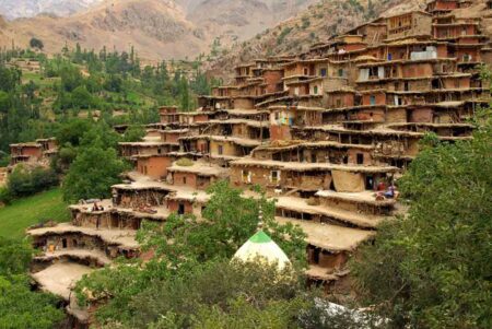 روستای سرآقا سید کوهرنگ؛ ماسوله بختیاری که تنها شش ماه از سال می‌توان به آنجا رفت