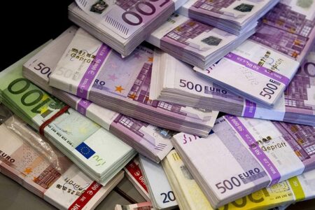 نمودار قیمت ارزهای جهانی شامل درهم امارات، پوند انگلیس، فرانک سوئیس و دلار کانادا در تاریخ ۲۳ مرداد