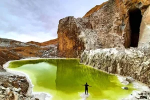 کاروانسرای قصر بهرام در دل کویر مرکزی ایران