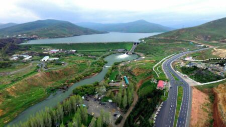 حضور پررنگ مسافران تابستانی در مهاباد