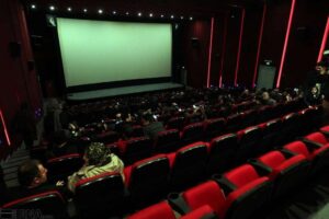 بلیت سینماهای کشور روز جمعه نیم‌بهاست تهران- ایرنا- به مناسبت روز سینما، بلیت سینماهای کشور در روز جمعه نیم‌بهاست.
