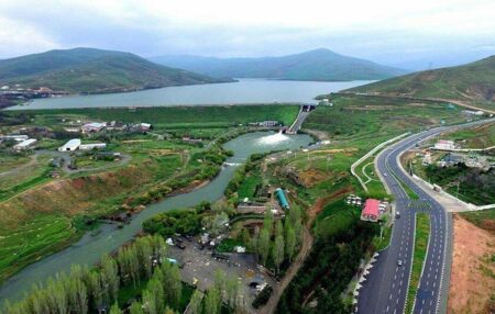 حضور پررنگ مسافران در مهاباد در آخرین روزهای تابستان