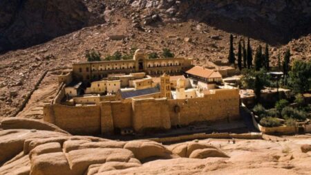 ساخت قطب گردشگری در یکی از مقدس‌ترین اماکن دنیا