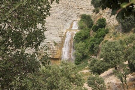 آبشار «اما» از منحصر به فردترین جاذبه های گردشگری ایلام