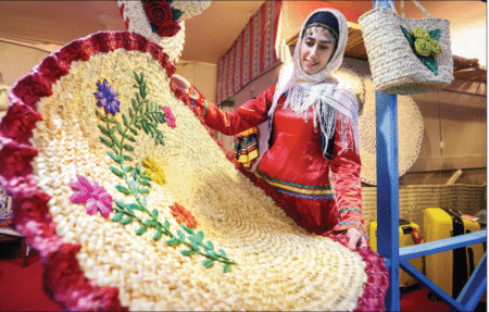 گردشگری و حمایت از صنایع دستی با محوریت جشنواره‌های ملی و بین‌المللی