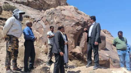 سنگ نگاره های تاریخی ارنان مهریز حفاظت می شوند