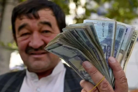 جدول قیمت افغانی در بازار ارز ایران در تاریخ دوشنبه ۱۰ شهریور ۱۴۰۴؛ کاهش ۱۰ تومانی نسبت به روز قبل و ثبت نرخ ۱,۵۴۰ تومان با افت ۰.۶۵ درصدی