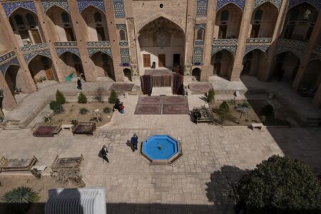 میراث فرهنگی: نشت آب در کاروانسرای گنجعلیخان کرمان صحت ندارد