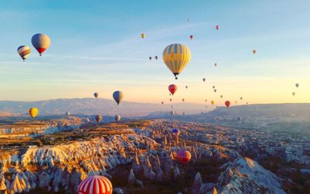 هجوم گردشگران به سرزمین بالن‌ها در کاپادوکیا+ خبر سفر