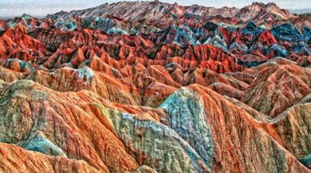 تپه‌های رنگارنگ و مینیاتوری نهبندان با شکلی شبیه به سیاره مریخ، به یکی از جاذبه‌های طبیعی منحصربه‌فرد ایران تبدیل شده‌اند. این کوه‌های ماسه‌ای که در فهرست آثار ملی کشور به ثبت رسیده‌اند، هر ساله هزاران گردشگر را به خود جذب می‌کنند. + خبرسفر