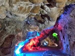 استان مرکزی؛ جاذبه‌ای چندوجهی با گل‌های زینتی، غارهای اسرارآمیز و بازارهای تاریخی+خبرسفر