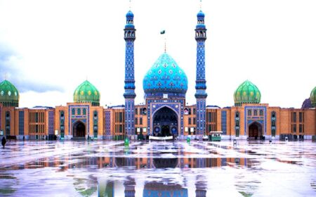 سیدمحمد ناظم رضوی، مدیرعامل شرکت توسعه فضاهای فرهنگی شهرداری تهران نیز با بیان اینکه اتفاقات خوبی رقم خورده و تا پایان دوره پروژه لاینحلی از قبل نخواهیم داشت، اظهار کرد: اقدامات لازم در پروژه البرز لشکرک انجام شده و مالکین در حال چینش فروشگاه‌ها هستند.