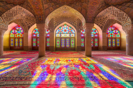 طلوعی از رنگ و نور در شیراز؛ مسجد نصیرالملک دل گردشگر آمریکایی را ربود