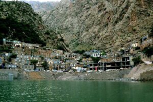 پاوه؛ جایی که کوه، خانه‌ها را در آغوش گرفته است