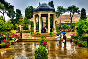 شیراز، شهری که در خودش فرو ریخت