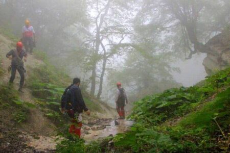 نجات 10 گردشگر مفقودی در جنگل های شیرمشه با تلاش نجاتگران هلال احمر زنجان