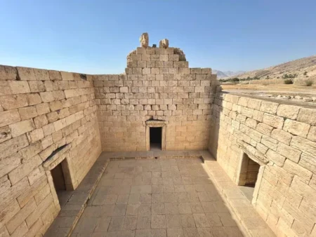 صدور اسناد مالکیت چند اثر تاریخی فارس