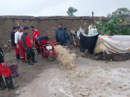 امدادرسانی به ۷۰۰ خانوار آسیب‌دیده از بارندگی و آبگرفتگی در میناب+خبرسفر