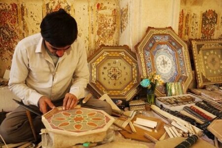 بازار خاتم شیراز نفس های آخر را می کشد؛ هنری محروم از بازارهای خارجی+خبرسفر